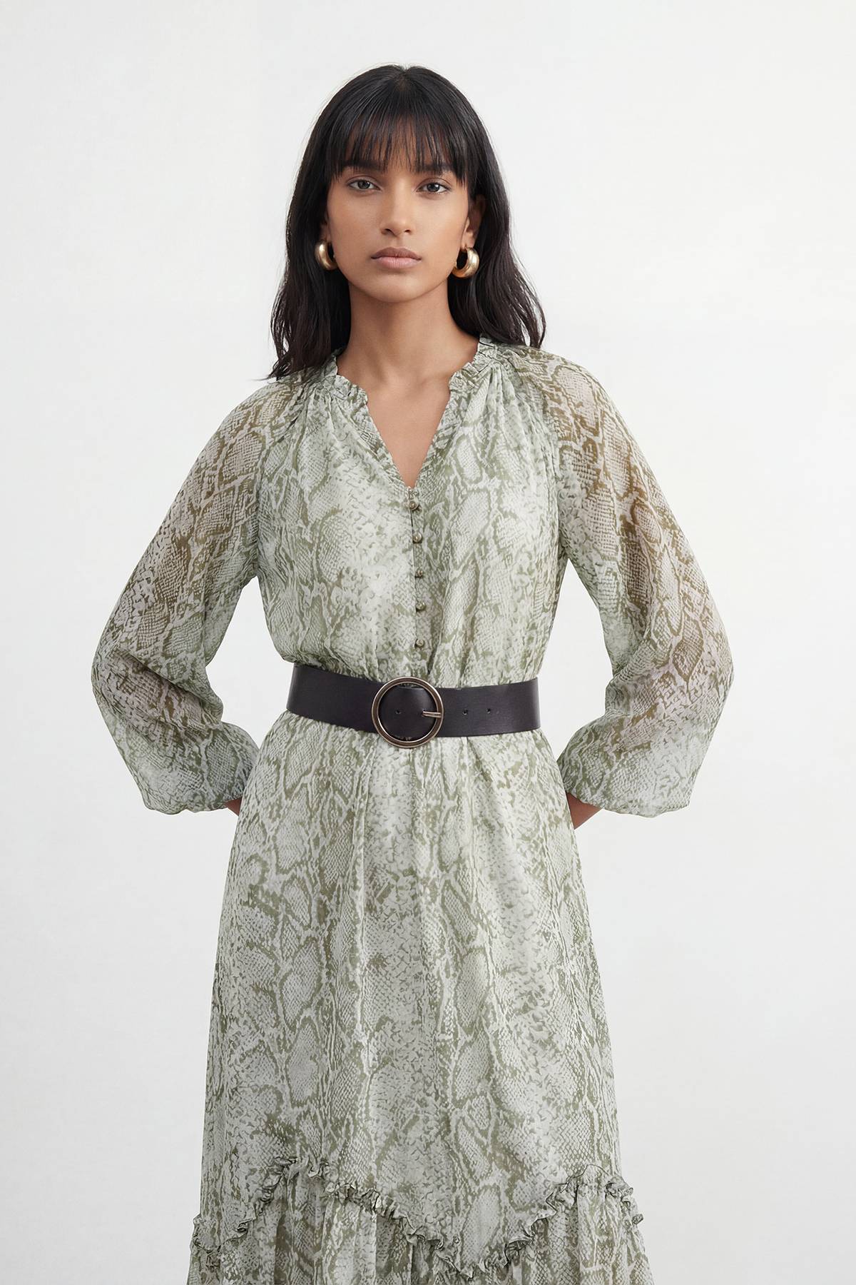 Warehouse Robe Maxi Ceinturée À Imprimé Synthétique Avec Détails À Volants Petite Taille