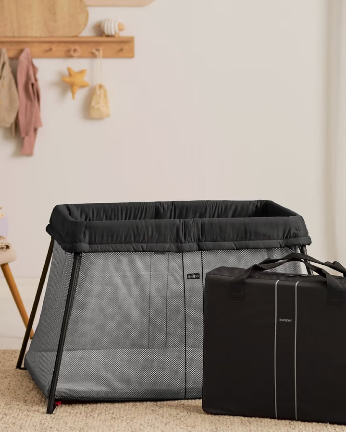BabyBjörn Reiseseng Baby 0-3år – m/ Madrass, Reisebag og Overtrekkslaken | Travel Crib Light