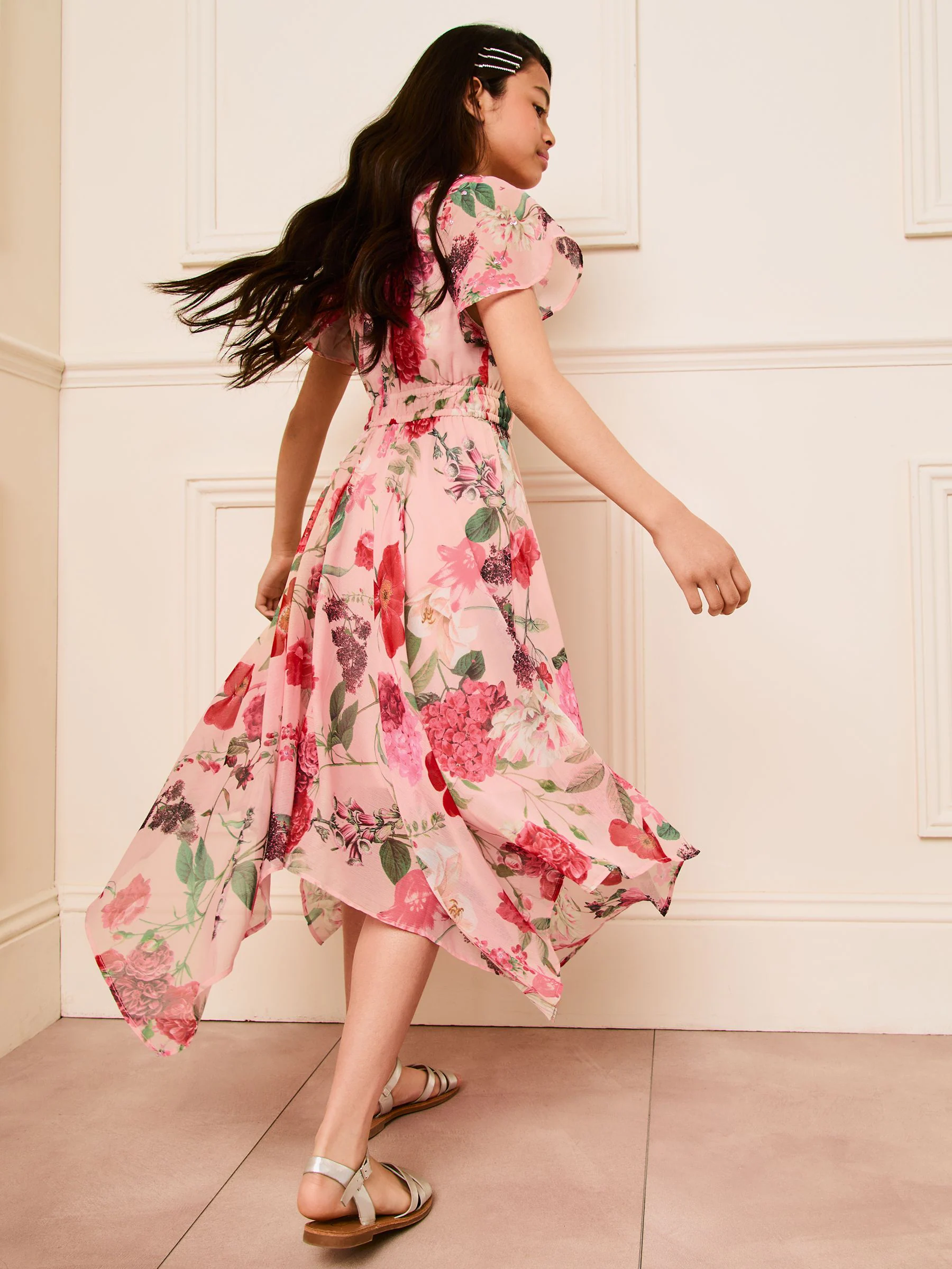 Lipsy Chiffon gelegenheidsjurk met puntige zoom (5 - 16 jr)