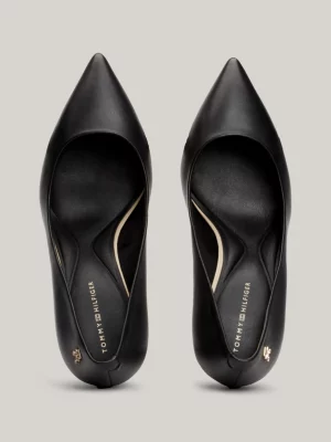 Sapatos de salto alto essenciais em couro com bico fino