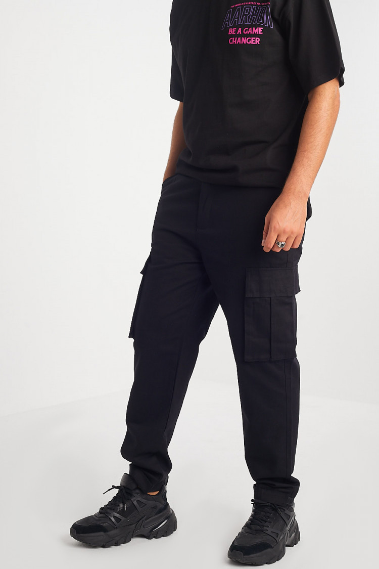 Pantalon noir en toile à poches cargos