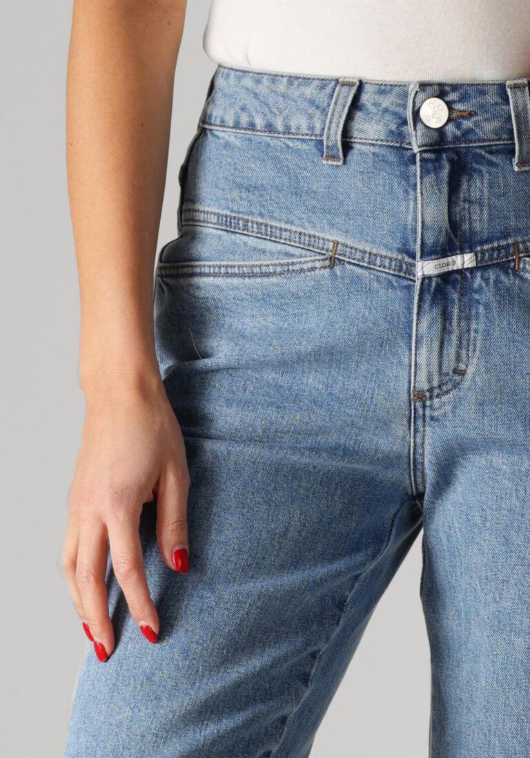 blauwe closed mom jeans pedal pusher