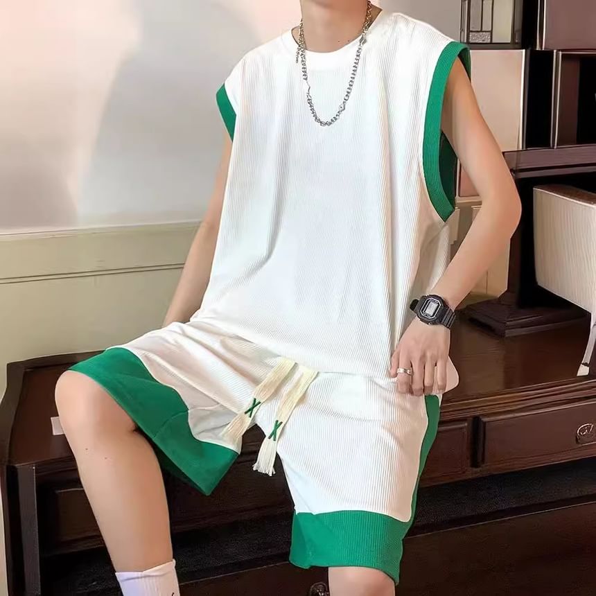 Urtishia - Set: Tanktop met ronde hals en korte broek