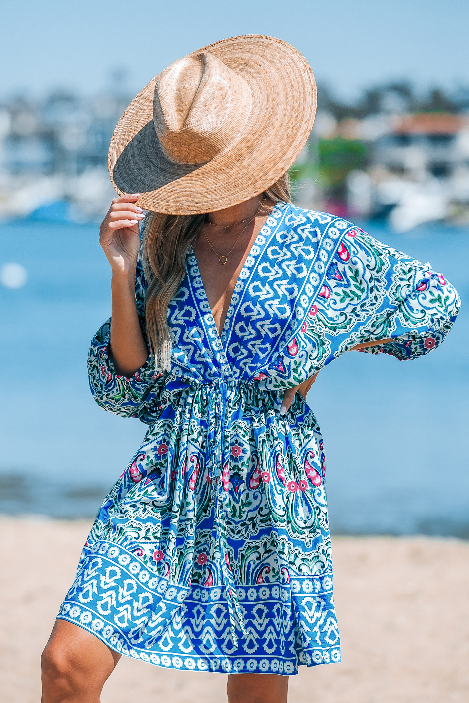 Robe mini à col en V à manches bouffantes boho