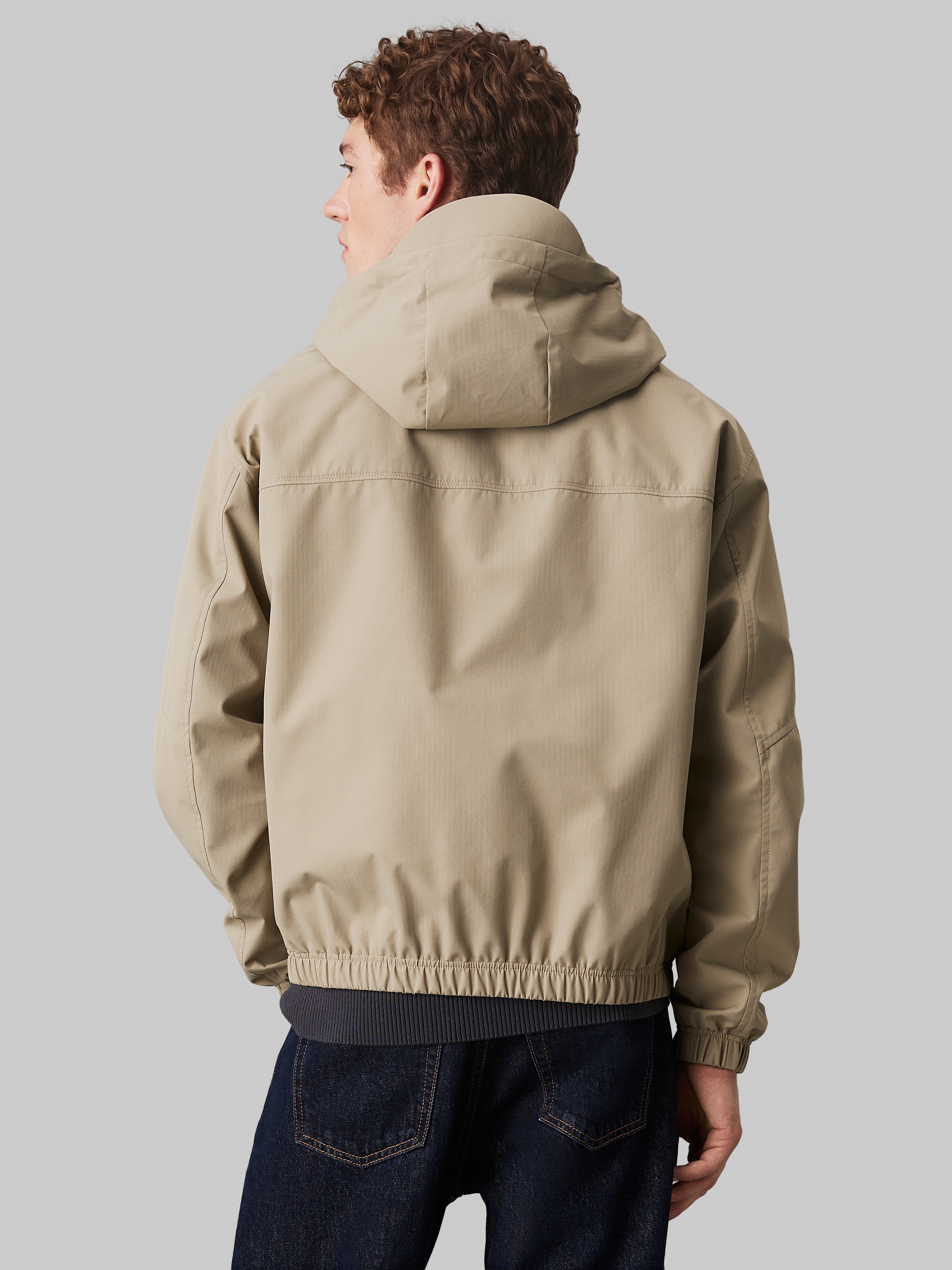 Calvin Klein Jeans Allwetterjacke »TECHNICAL JACKET« mit Kapuze Logodruck, Eingriffstaschen
