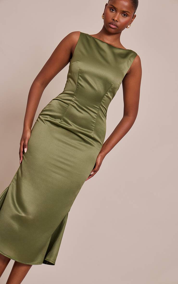 Vert Olive Robe Mi-longue Ajustée À Col Bateau En Satin Foncé Avec Détail Queue De Poisson