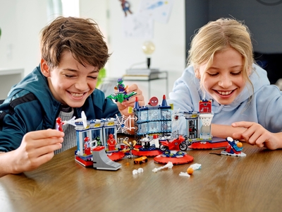 LEGO Aanval op de Spider schuilplaats (76175)