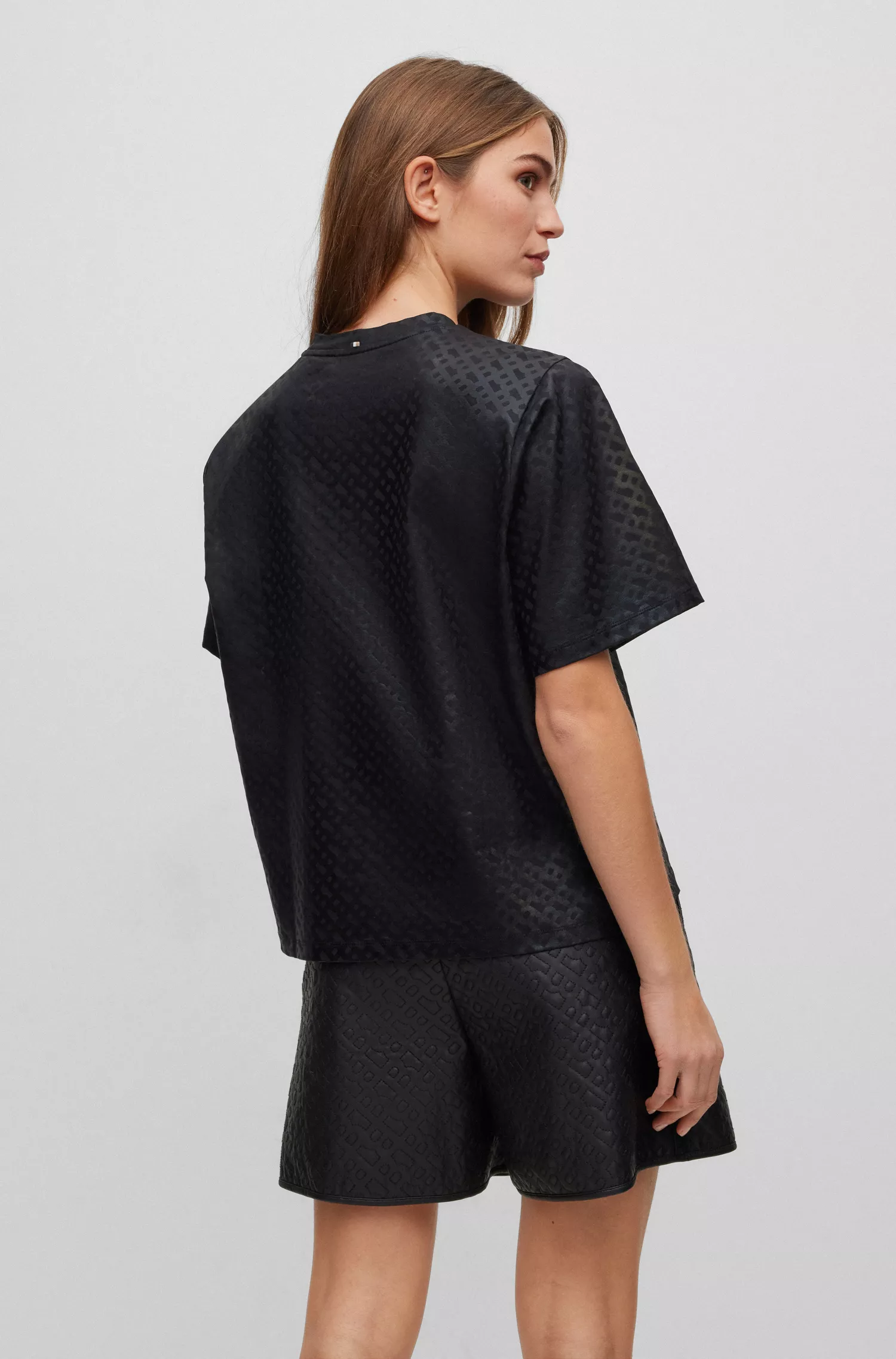 Camiseta BOSS preta de modelagem oversized em algodão stretch com monograma.