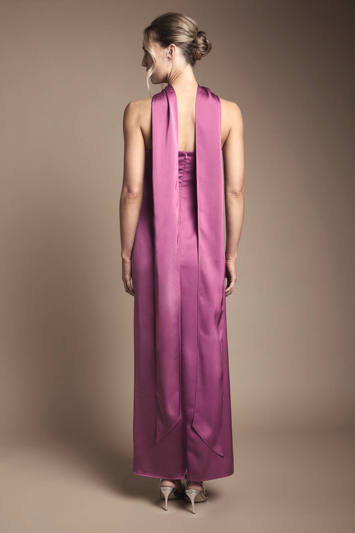 Oasis Robe Maxi Bustier en Satin pour Demoiselle d'Honneur avec Foulard