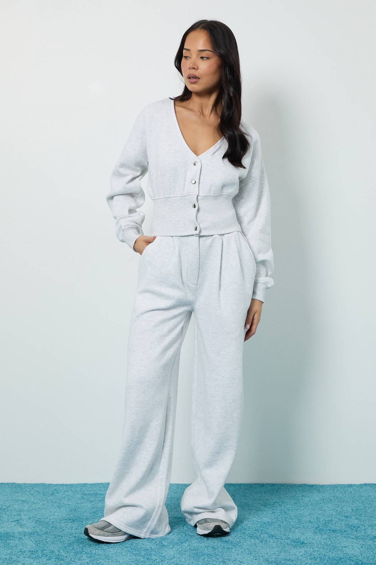 boohoo Ensemble Survêtement Sweat Col V Ourlet Profond et Jogging Ajusté