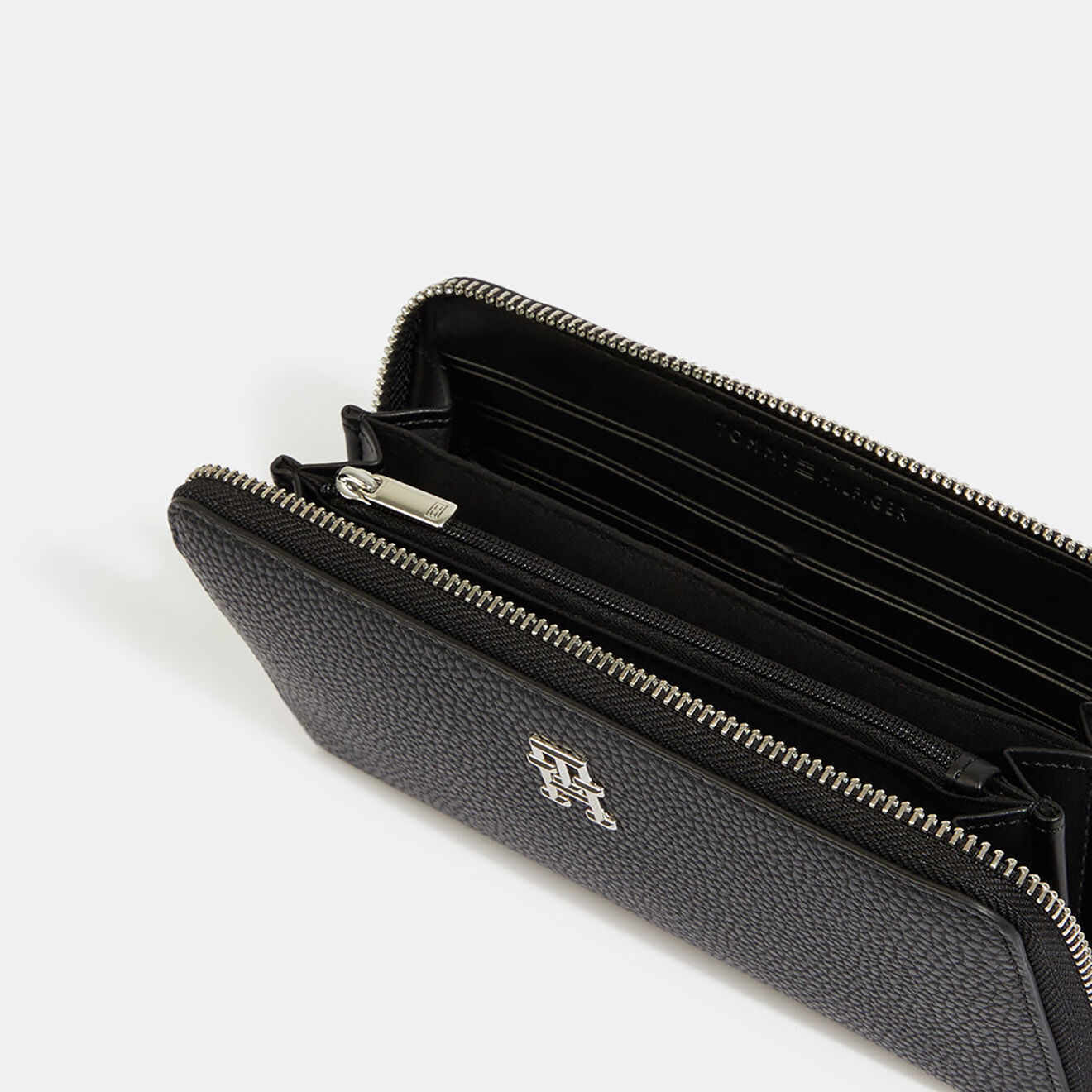 Tommy Hilfiger Compagnon Emblem large noir - 10x19 cm