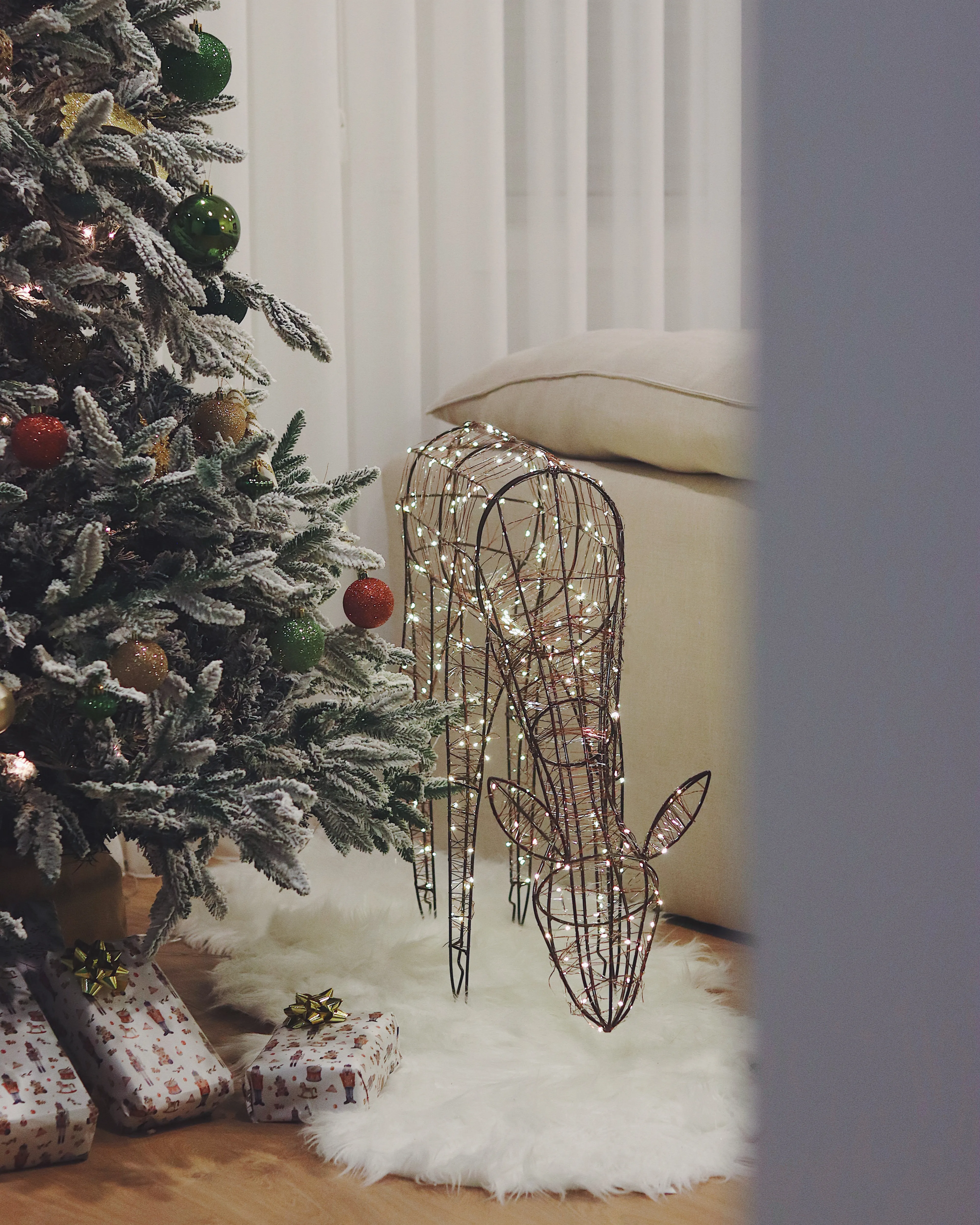 Besneeuwde kunstkerstboom BASSIE 210 cm Wit