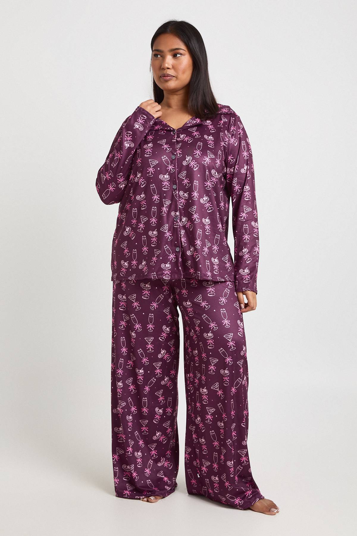 boohoo Ensemble Pyjama Grande Taille Imprimé Nœuds et Cocktails Chemise Manches Longues & Pantalon