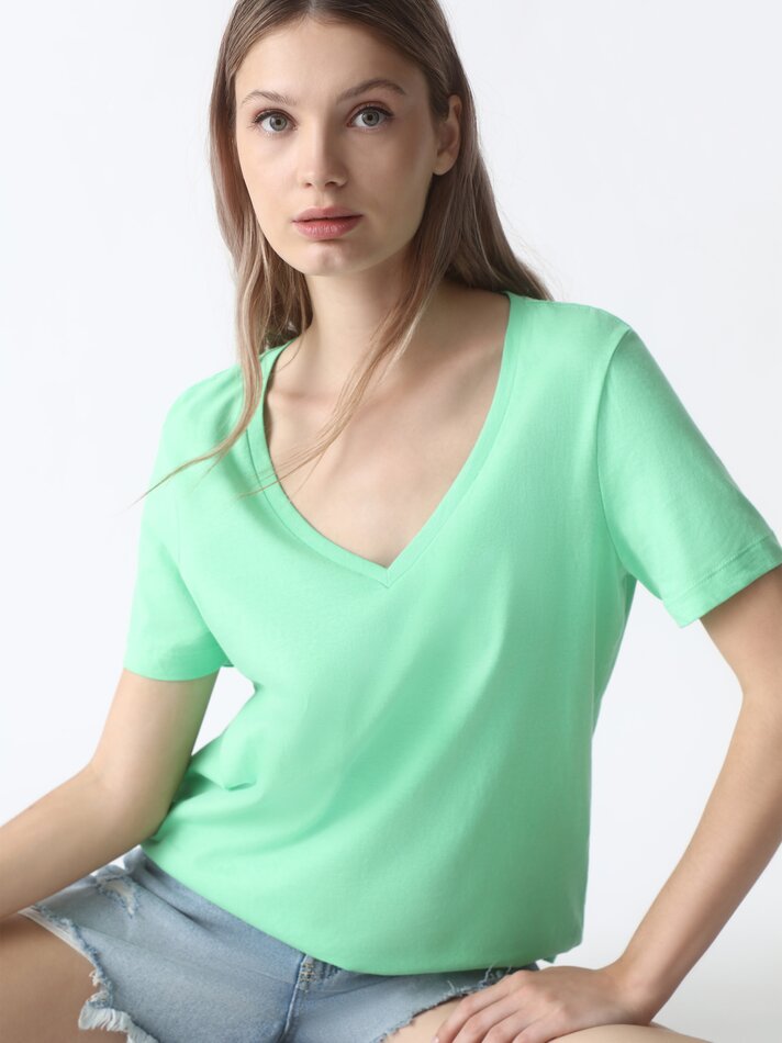 Pacote com 2 camisetas básicas com decote em V - Verde