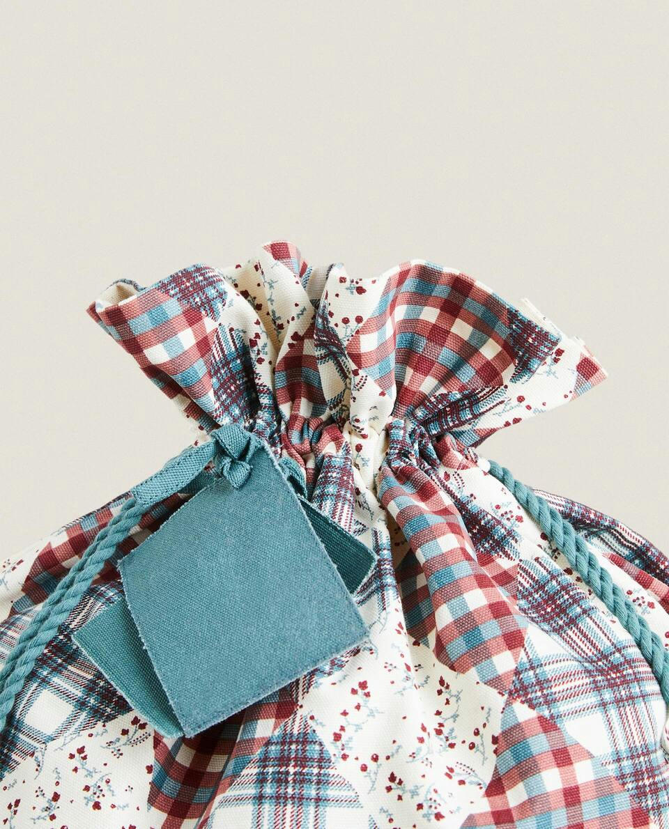 Sacola de presente infantil de Natal em patchwork