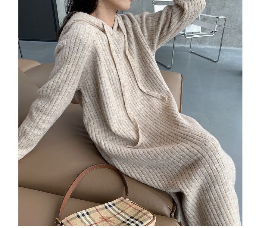 Rred - Effen geribbelde, losse maxi-jurk met capuchon