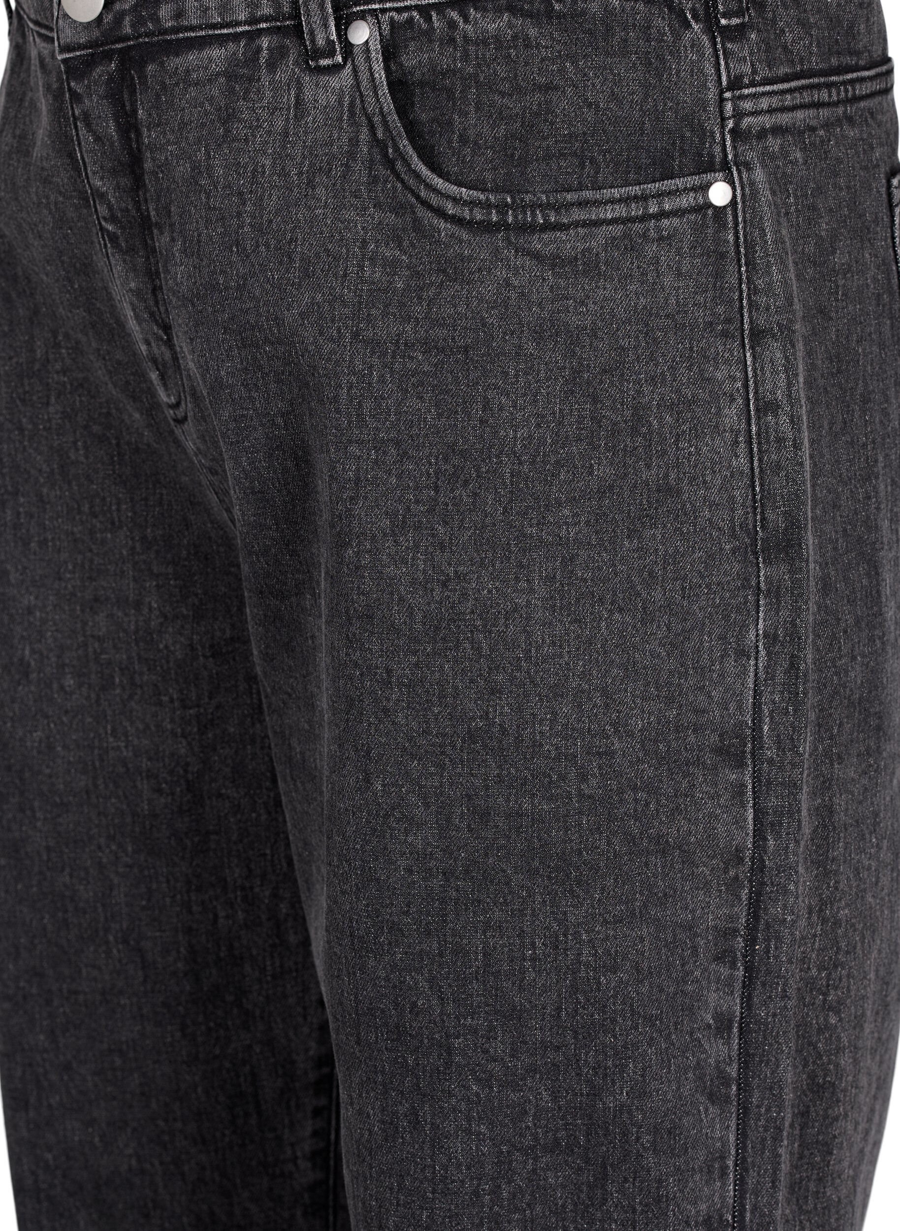 Løs jeans med cropped længde