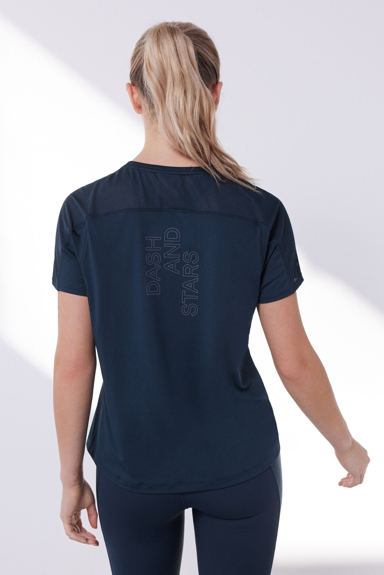 Camiseta técnica azul respirável para meninas