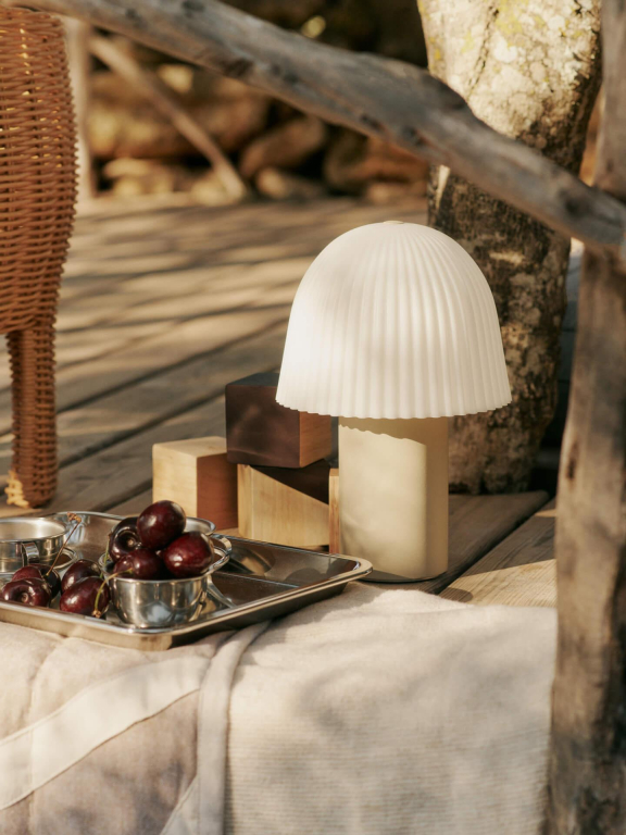 Ferm Living Frill Portable tafellamp LED Cashmere/White