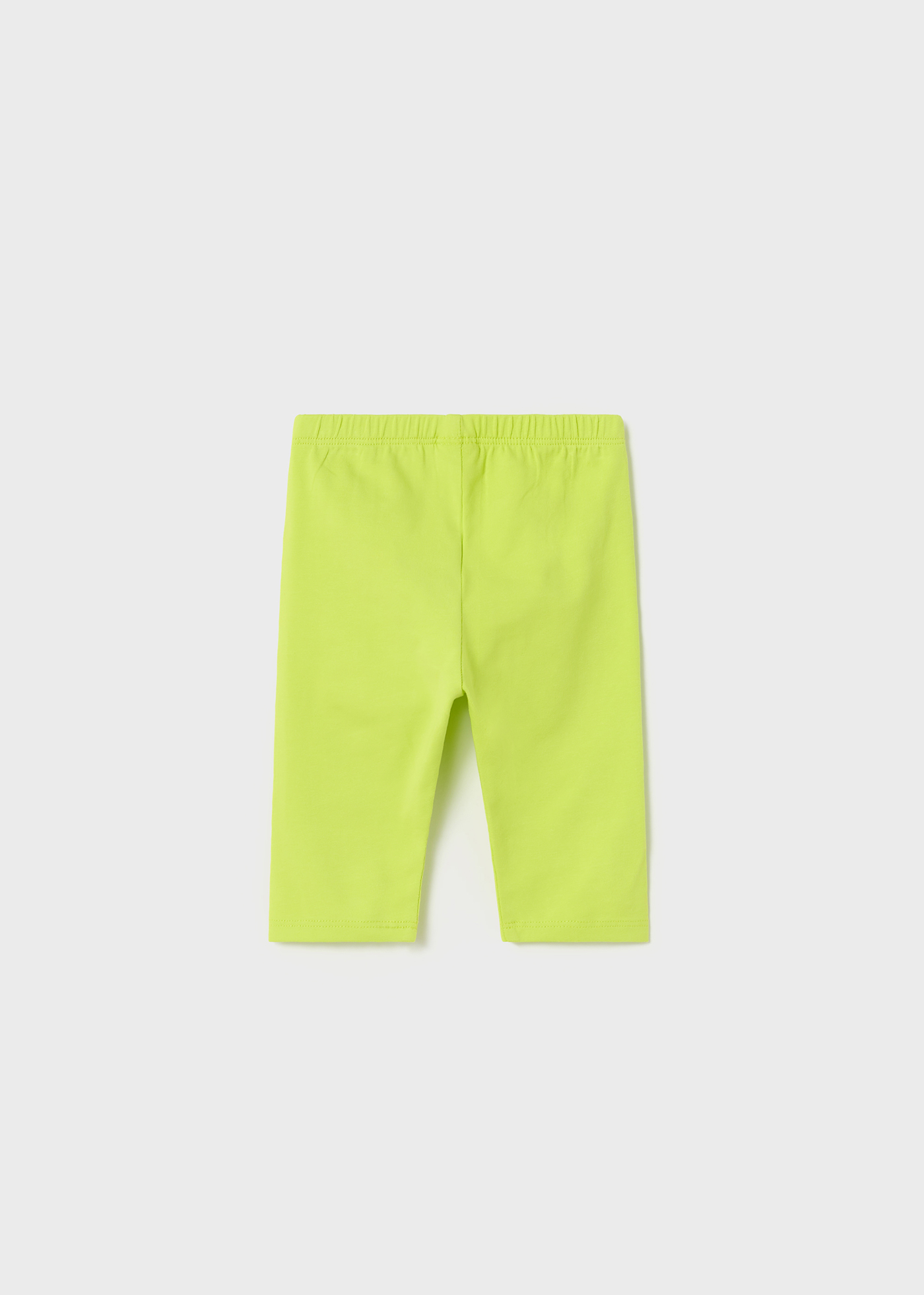 Calças legging curtas básicas para bebês, feitas de algodão sustentável.