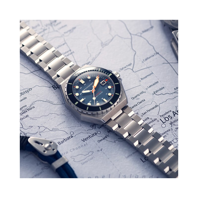 Montre homme automatique japonais Spinnaker - Bracelet acier inoxydable - 3 aiguilles avec date, lunette tournante