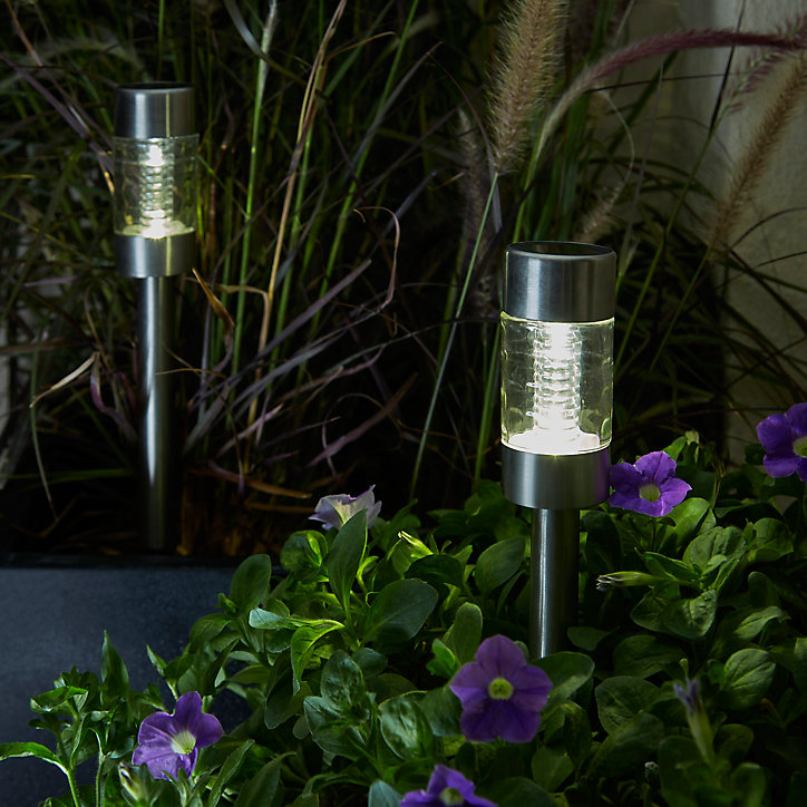 Balise LED intégrée solaire à piquer argent H.39 cm IP44