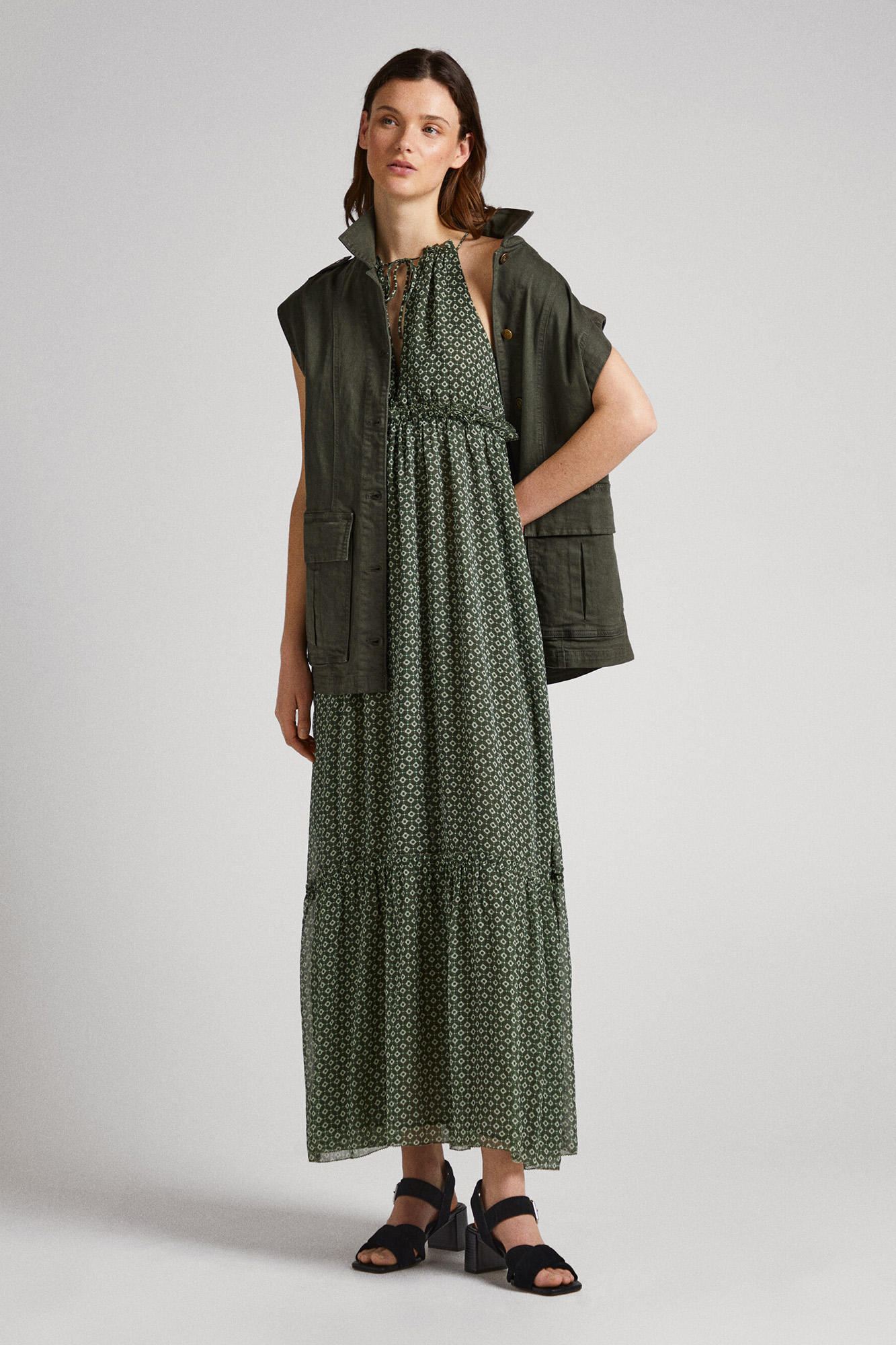 Vestido maxi fluido com babados