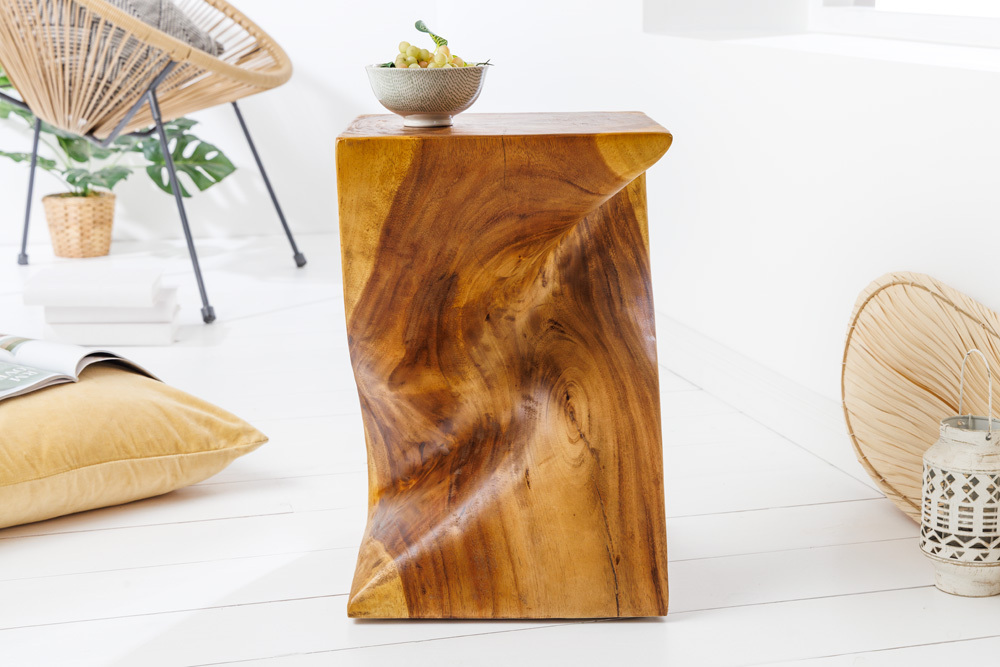 Skulp­tu­raler Beistelltisch HELIX 30cm natur Suarholz handmade in Bali Sitzhocker