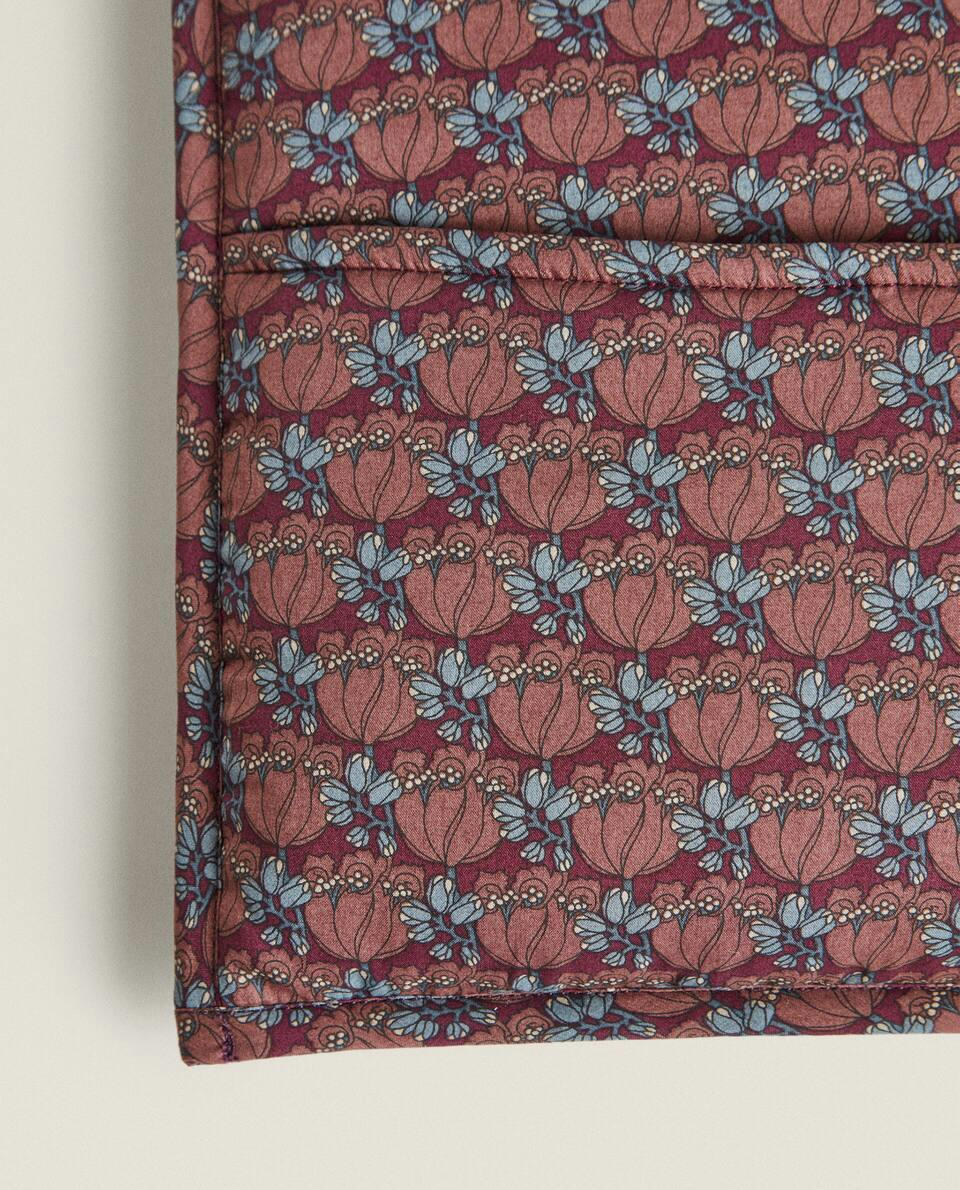 Organizador infantil feito com tecido Liberty