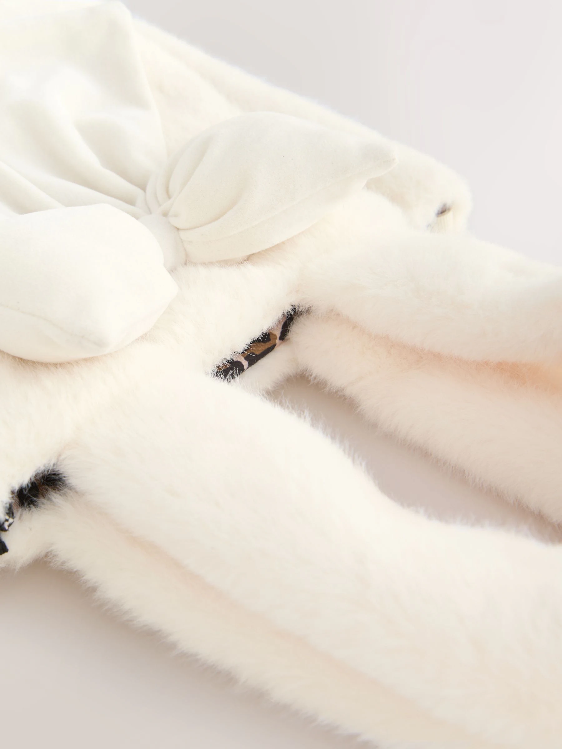 Crème - Cream Fur Bucket Bag
