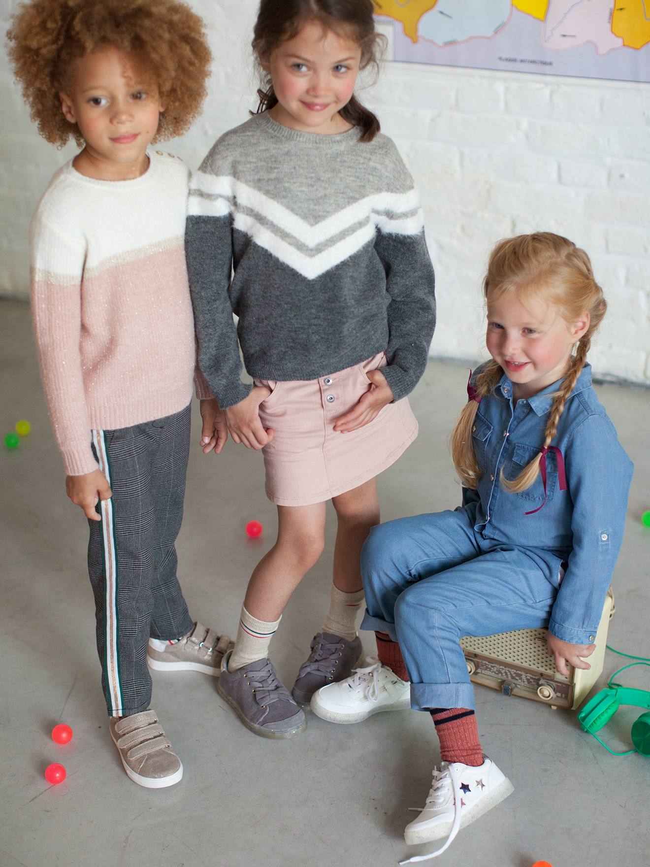Tênis lisos de veludo cotelê cinza médio para meninas