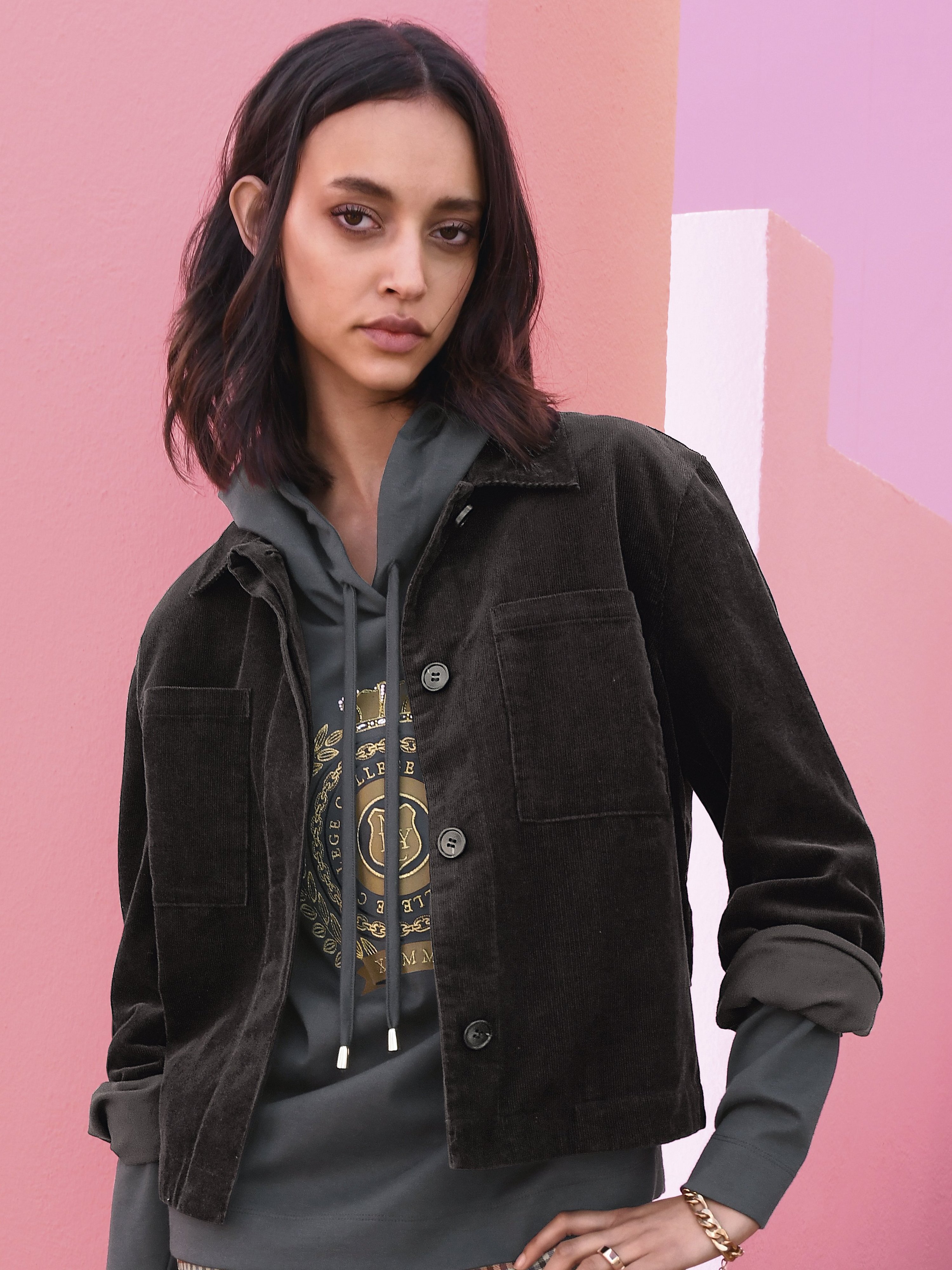 Cordjacke mit Umlege­kragen