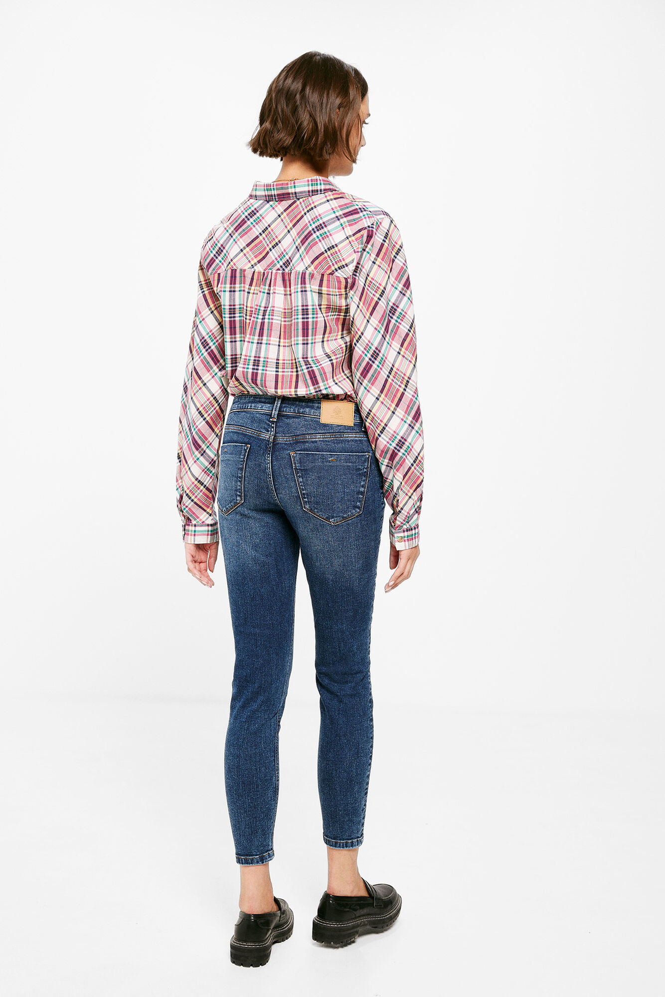 Calça jeans cropped slim, lavagem sustentável