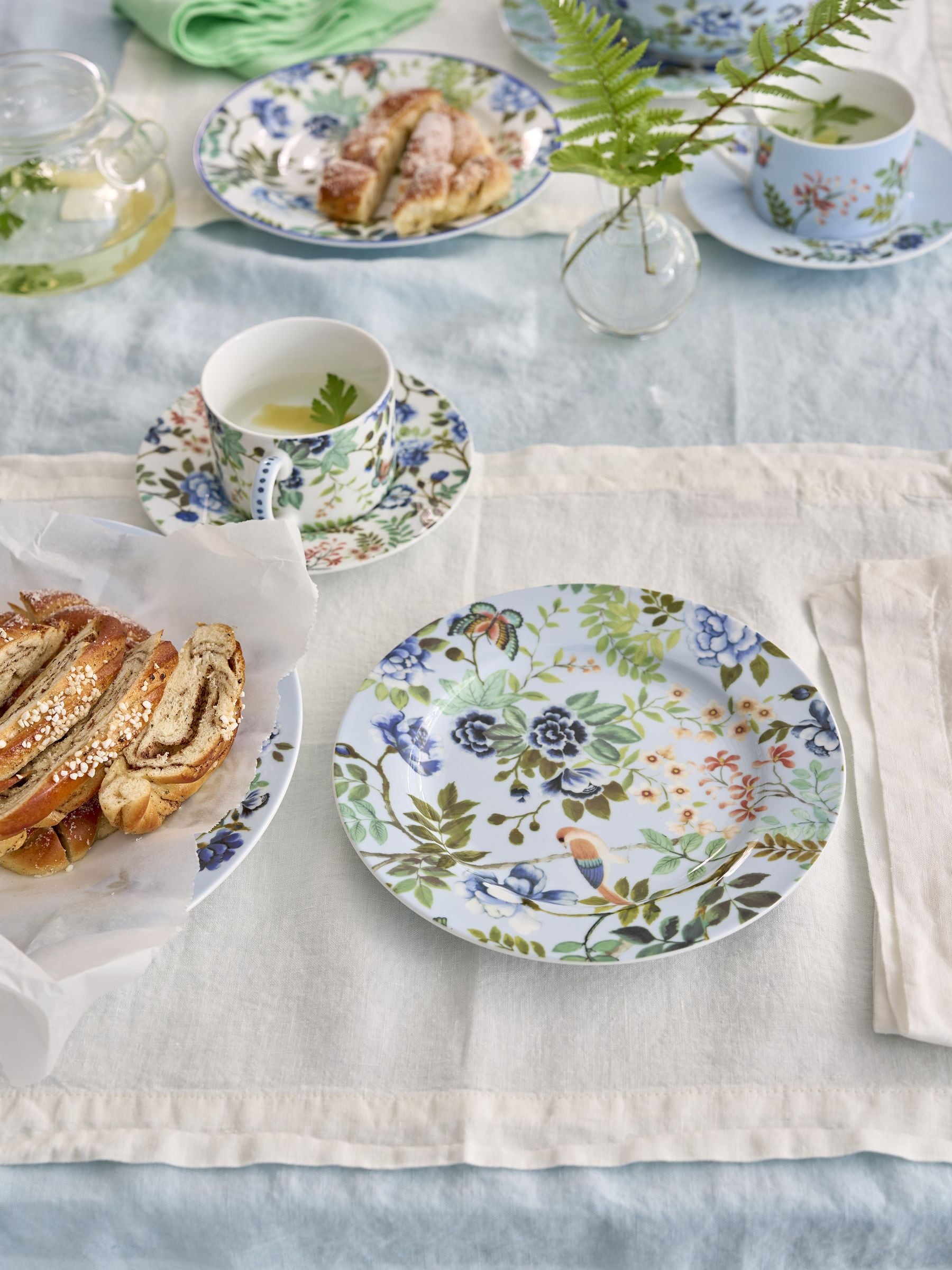 Designers Guild - Porcelaine De Chine - 4 theekopjes en -schotels