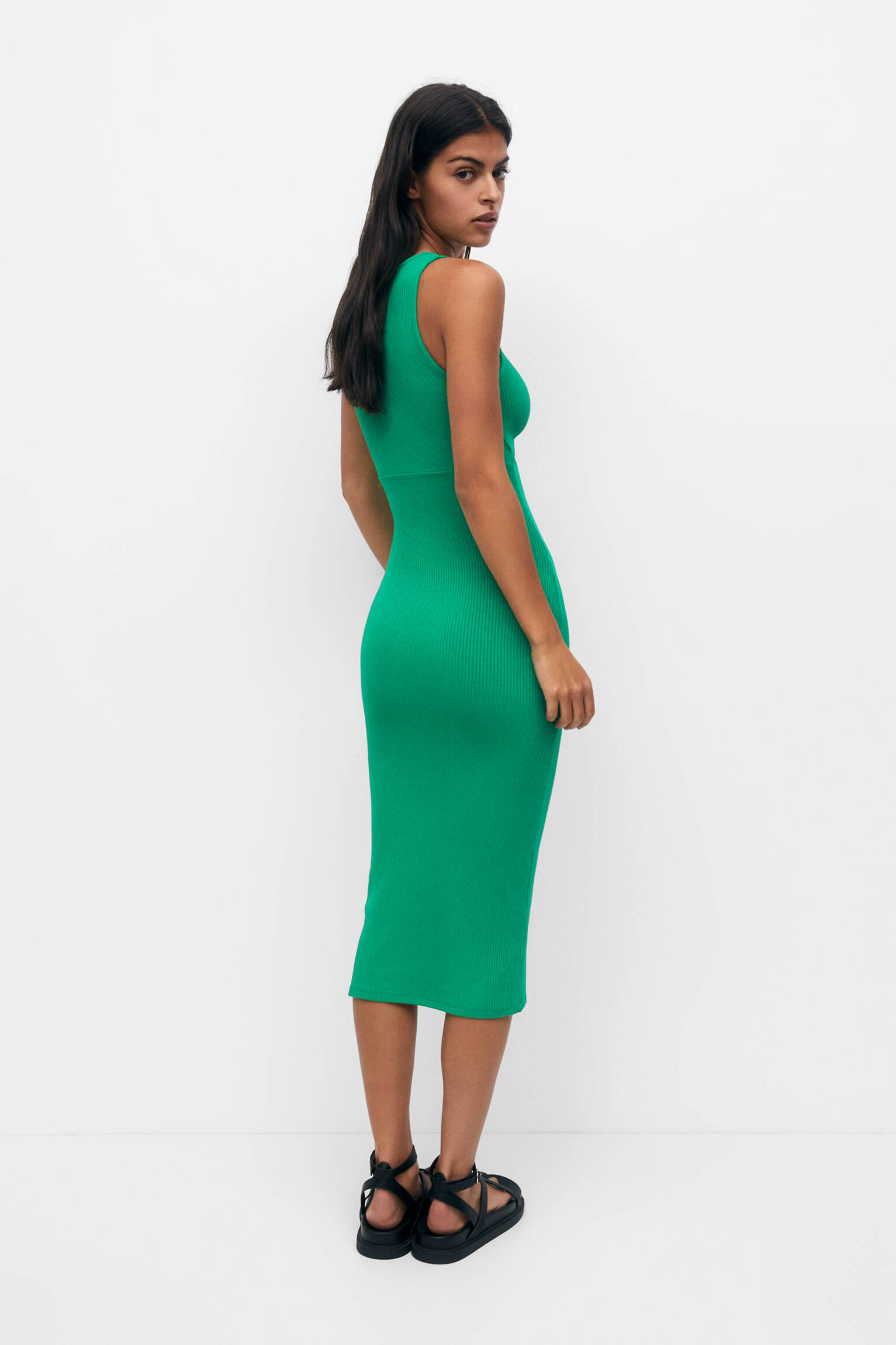 VESTIDO MIDI COM RECORTES - VERDE VIBRANTE
