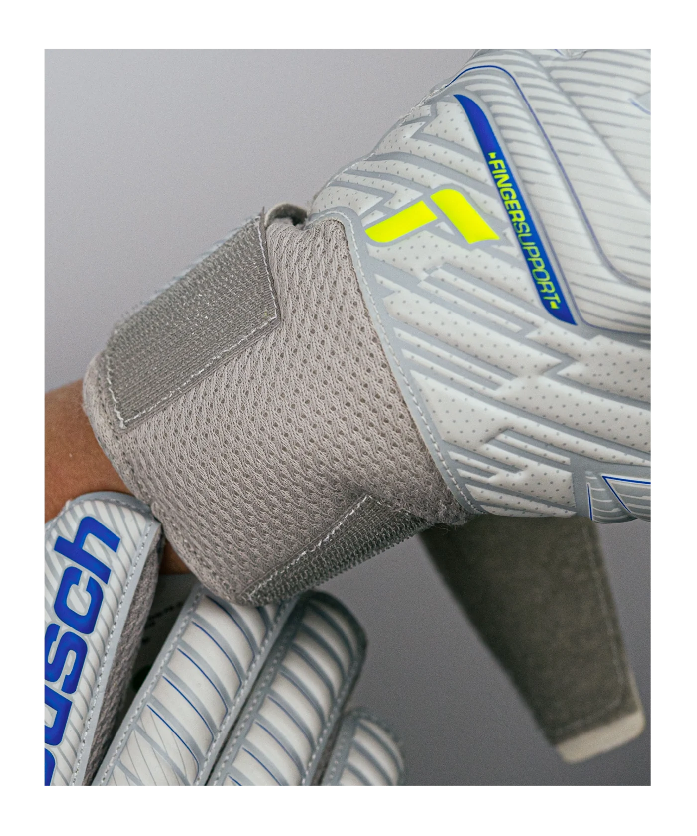 Reusch Attrakt Grip Finger Support TW-Handschuh Junior Grau Gelb F6016