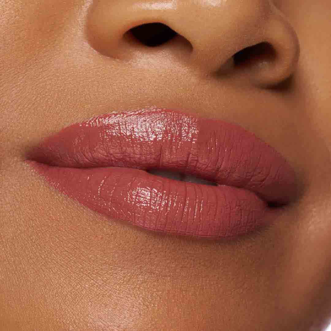 ESSENCE  Batom Luminous Shine