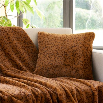 Housse coussin imitation fourrure léopard