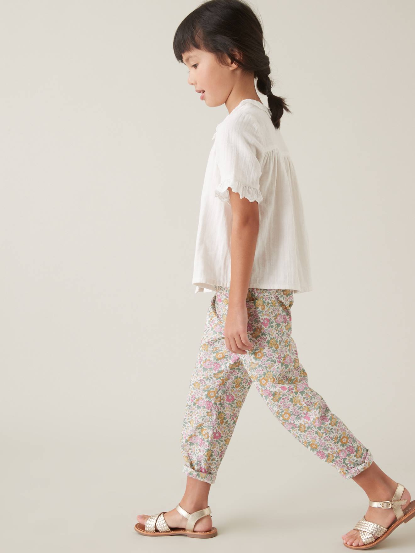 Camisa feminina com bordado inglês