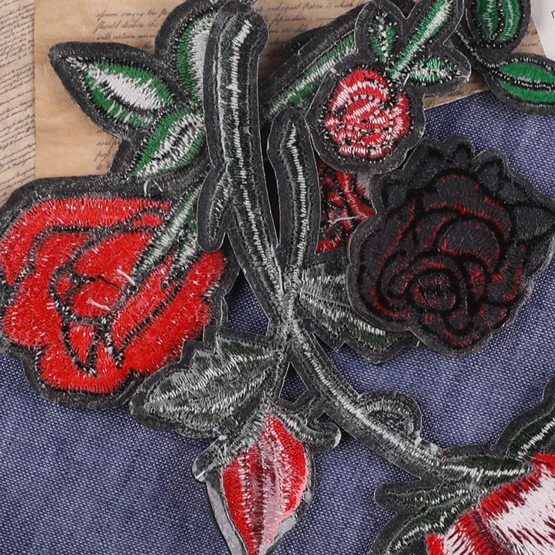 Embroidery Kingdom - Geborduurde applicatie met roos (verschillende ontwerpen)