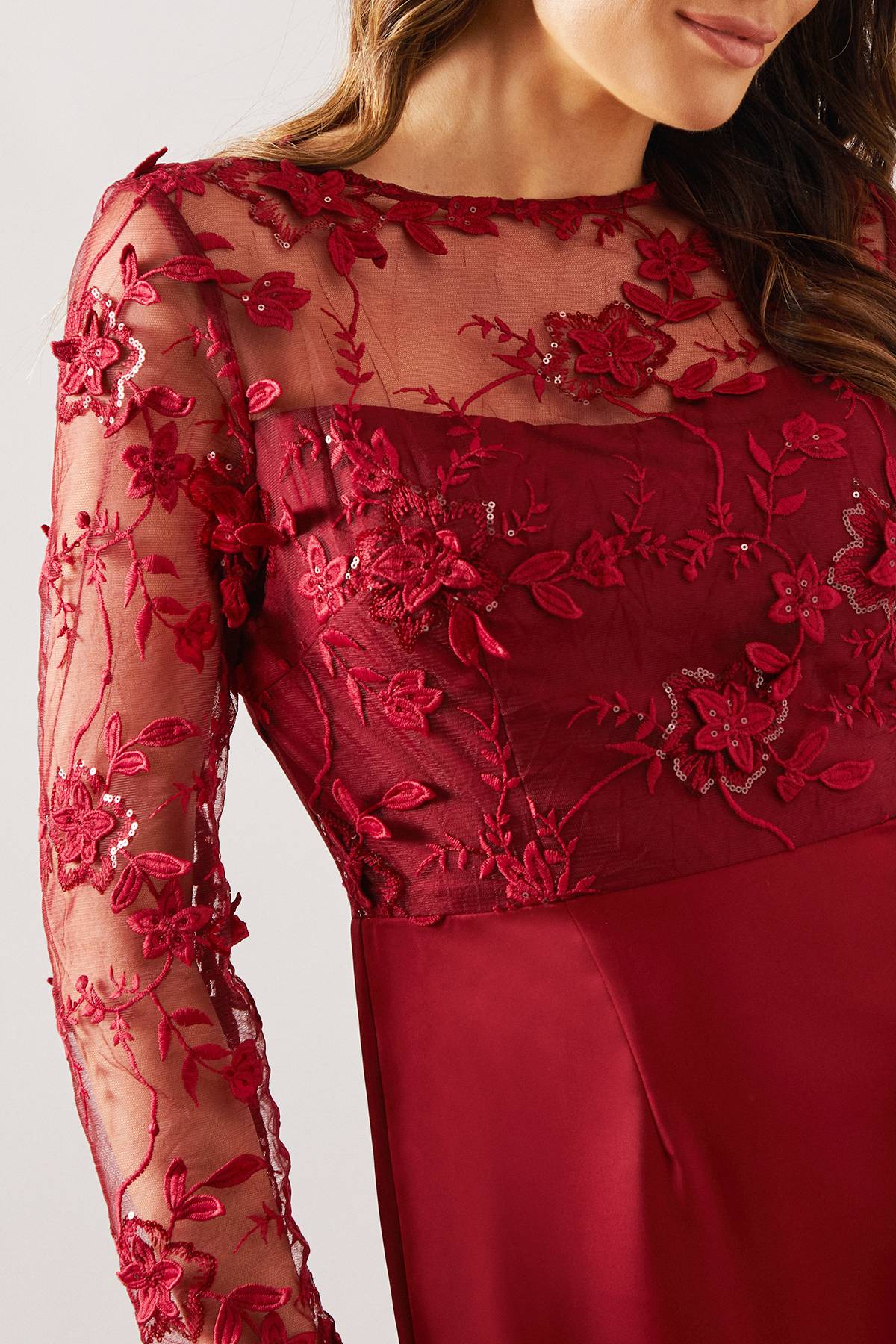 Wallis Robe Maxi de Cérémonie en Satin et Superposition de Tulle à Volants