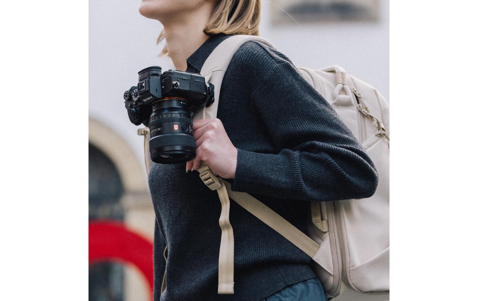 Fotorucksack OneGo Lite 16 L Matte Black<br>Leichter Rucksack für Stadt- und Reisefotografen