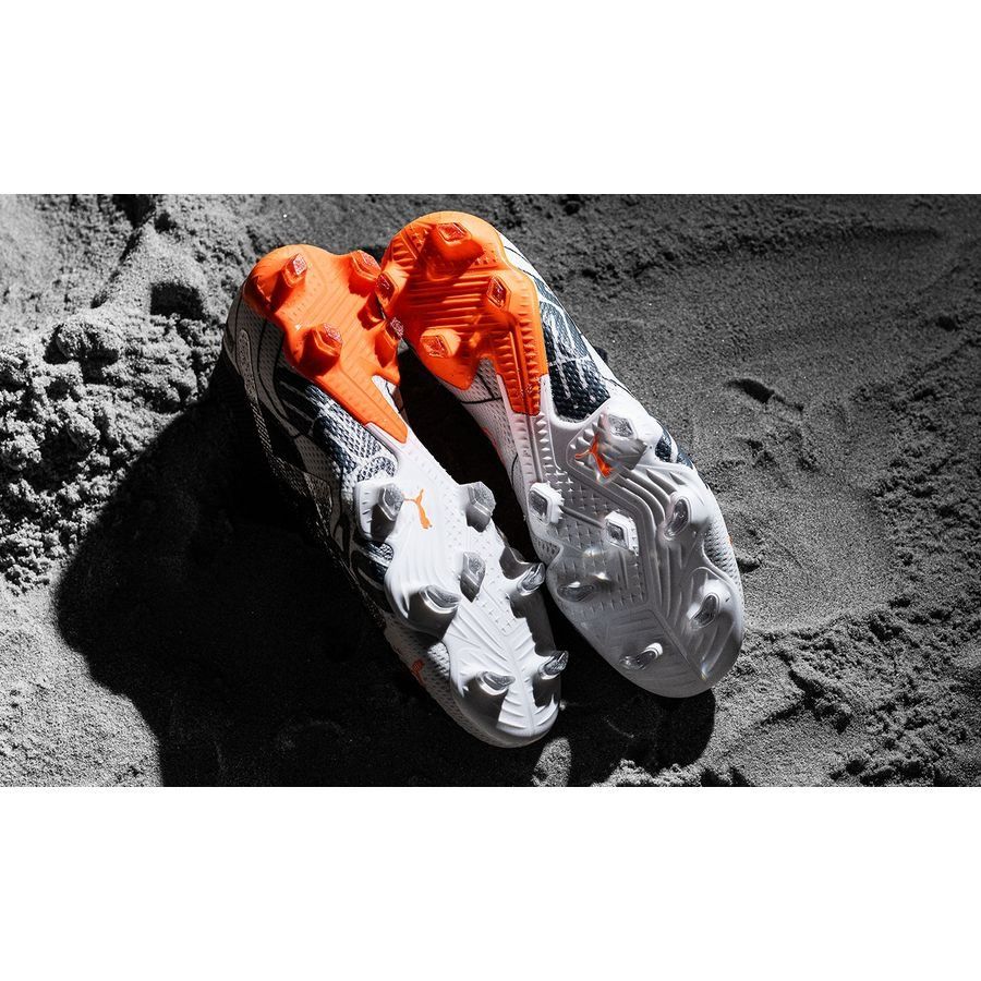 PUMA X Unisport Future Ultimate FG/AG Astronaut - Blanc/Orange/Gris ÉDITION LIMITÉE