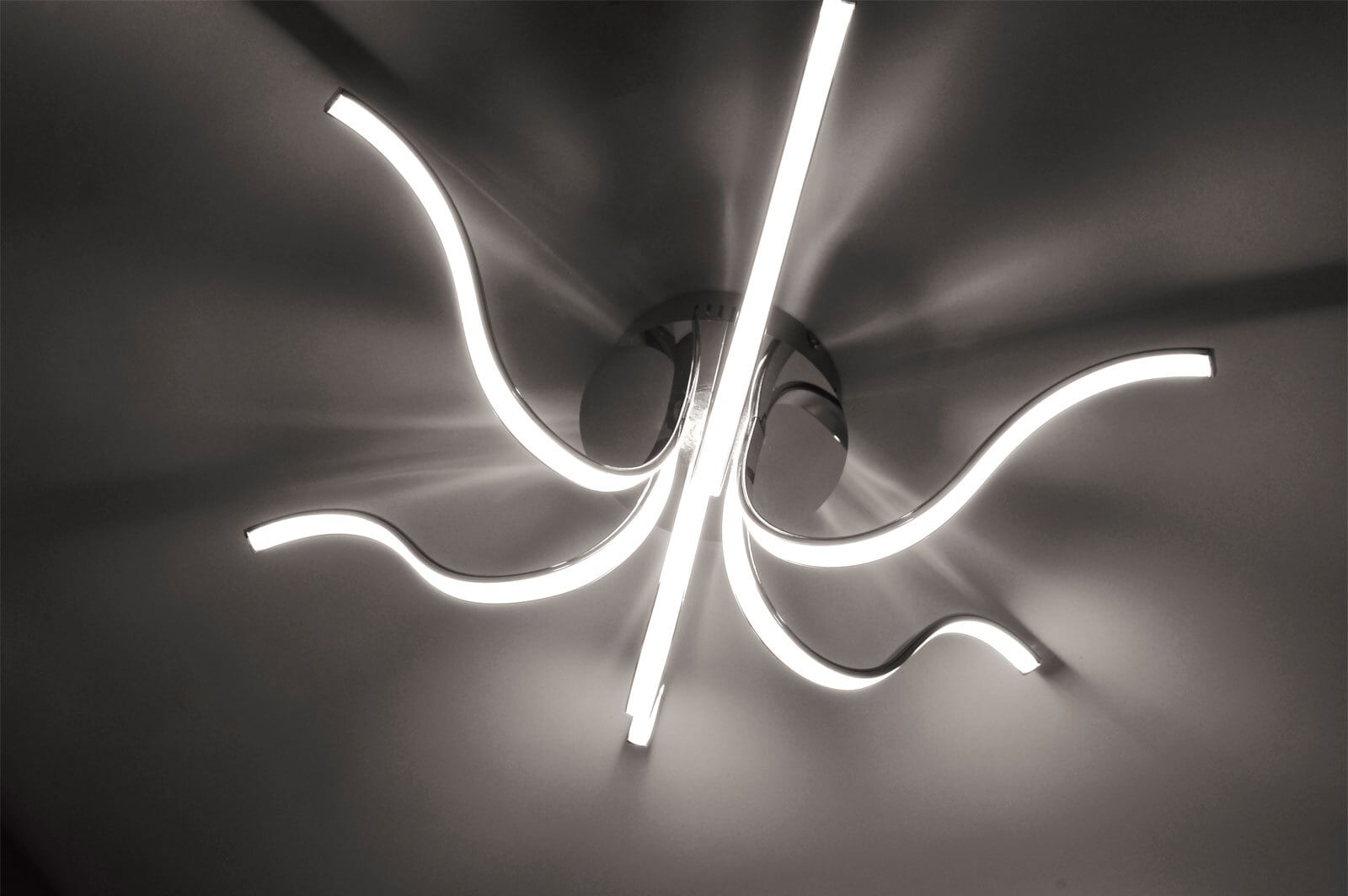 LED-Deckenleuchte Valerie 67x21 cm chromfarbig