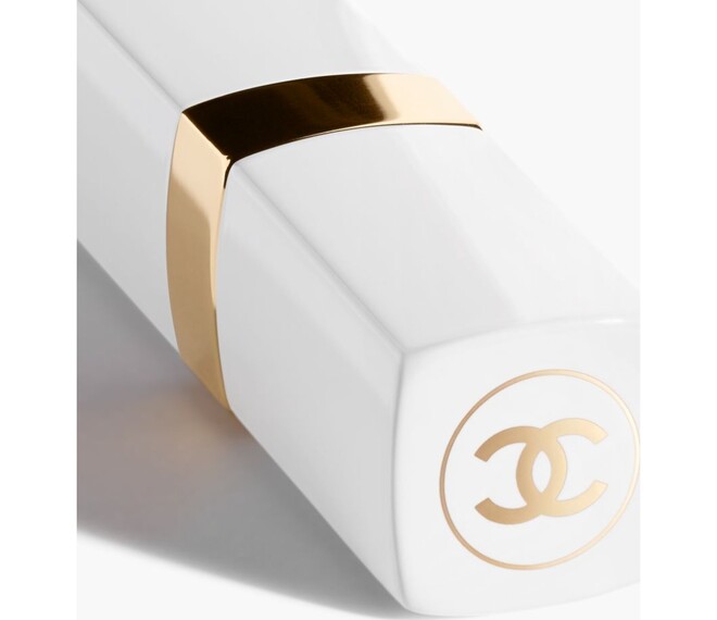 CHANEL ROUGE COCO BAUME – SATINÉ Le baume teinté hydratant embellisseur. Intensité sur mesureCoco Baume Teinte 912