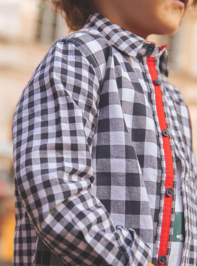 Chemise blanches à carreaux