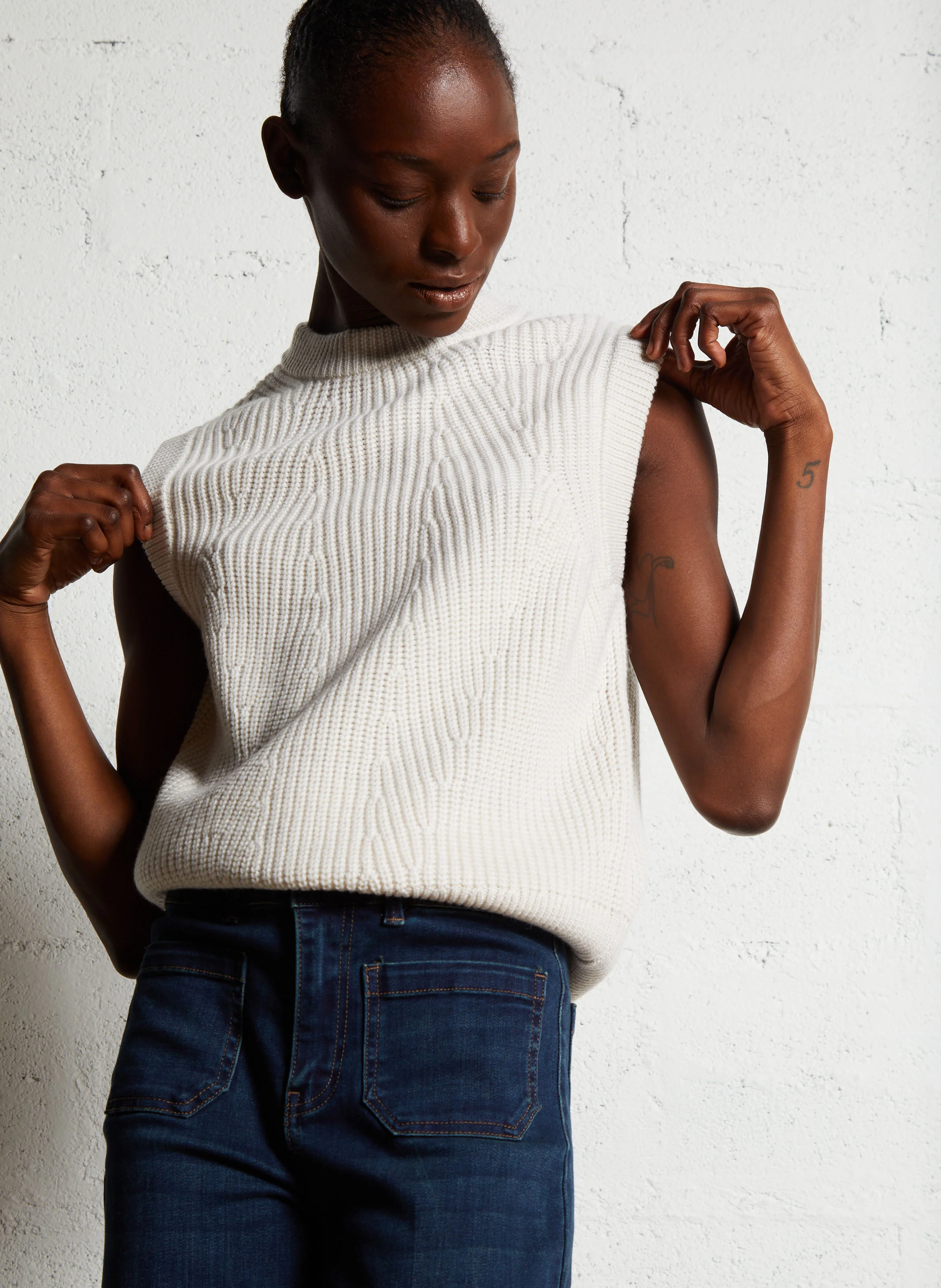 Pull sans manches col rond droit en laine | Beige