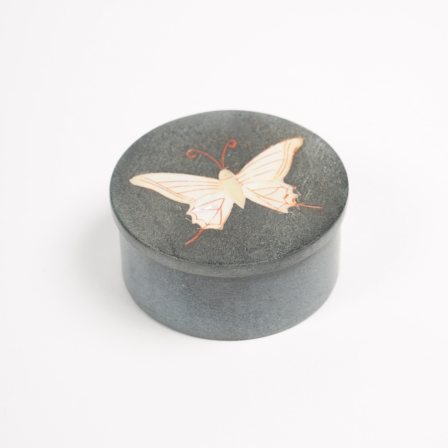Dose 'Schmetterling', aus Naturstein, schwarz, Ø 6 cm, H 3 cm von fischer's lagerhaus