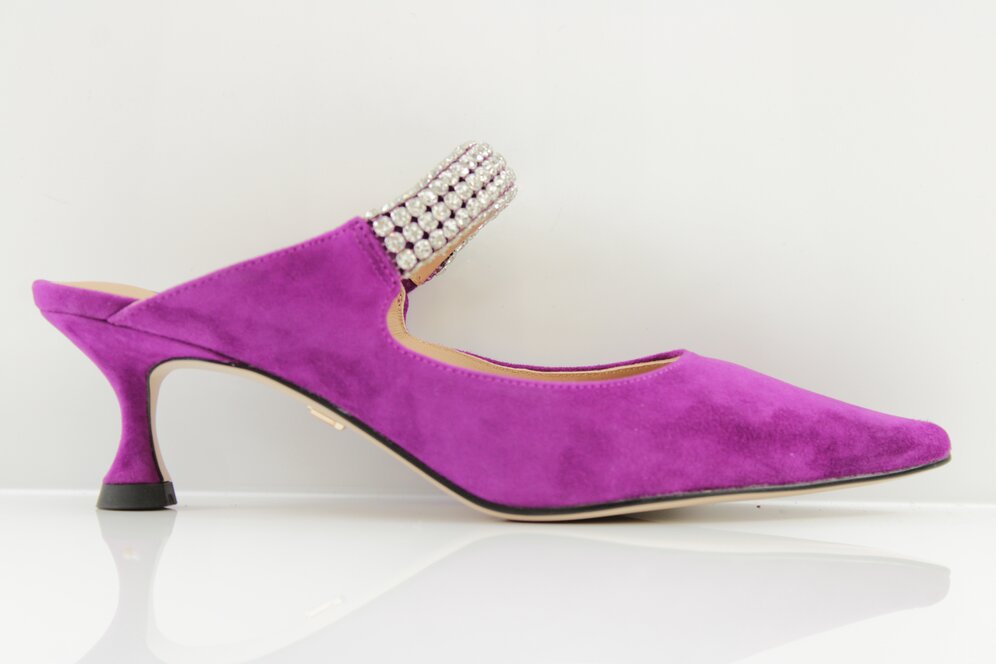 Lola Cruz Pumps