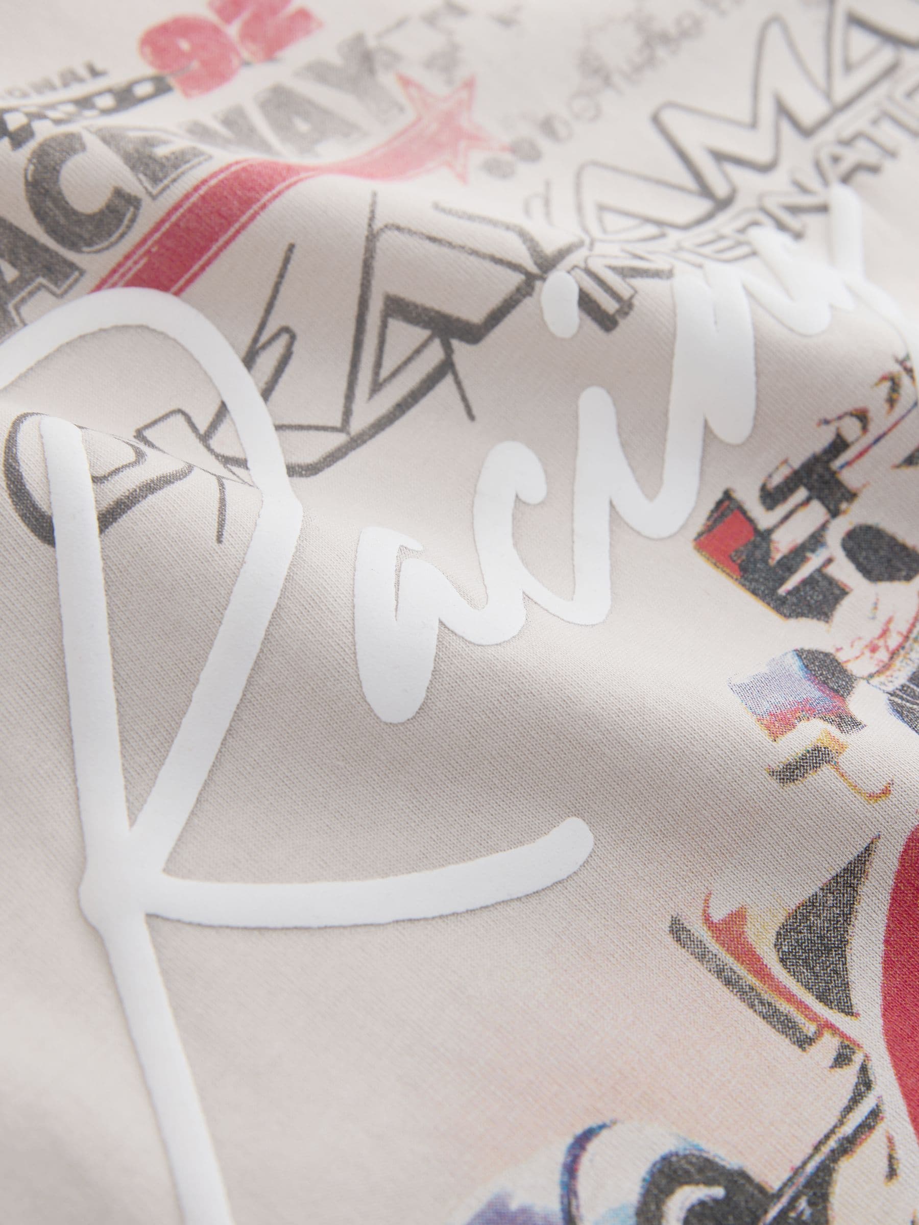 Kiezelkleurige racewagen - Regular fit T-shirt met korte mouwen en grafische print (3-16jaar)
